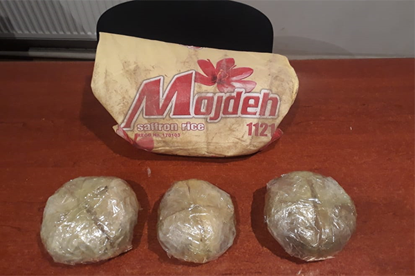 korpunun-altinda-duyu-torbasinda-narkotik-gizletmisdi-saxlanildi