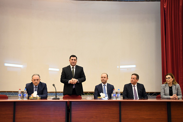 mustafa-babanli-bos-selfin-teskil-etdiyi-isguzar-gorusde