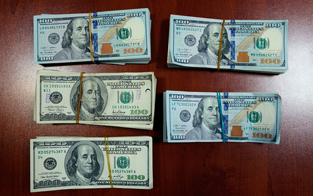 bakidan-istanbula-42-min-dollar-kecirmek-istedi