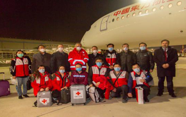 Çin həkimləri İtaliyaya belə getdi