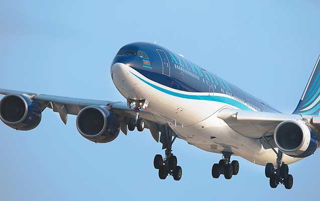 Самолет Баку-Москва вернулся в аэропорт