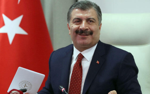 jurnalist-turkiye-sehiyye-nazirini-tenqid-etdi-o-da-uzr-istedi