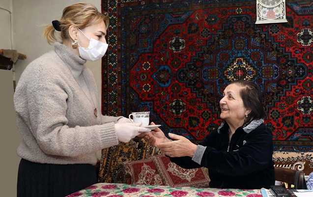 dost-konulluleri-tenha-yaslilarin-xidmetinde