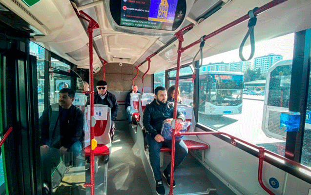 bakidaki-bu-avtobuslarda-yanasi-oturmaq-olmaz