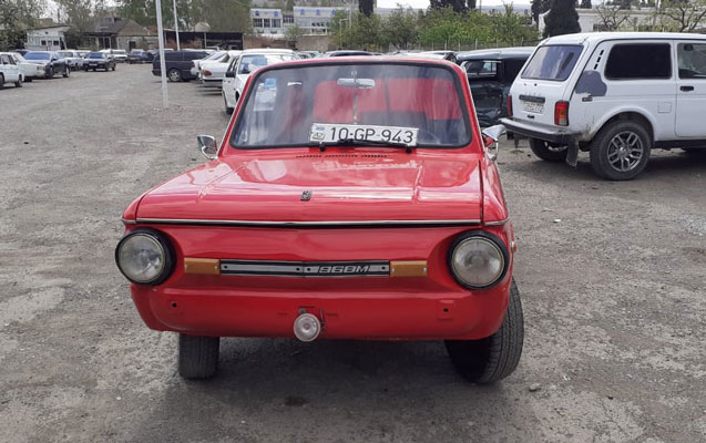 bu-masinla-avtosluq-edib-videoya-cekdi
