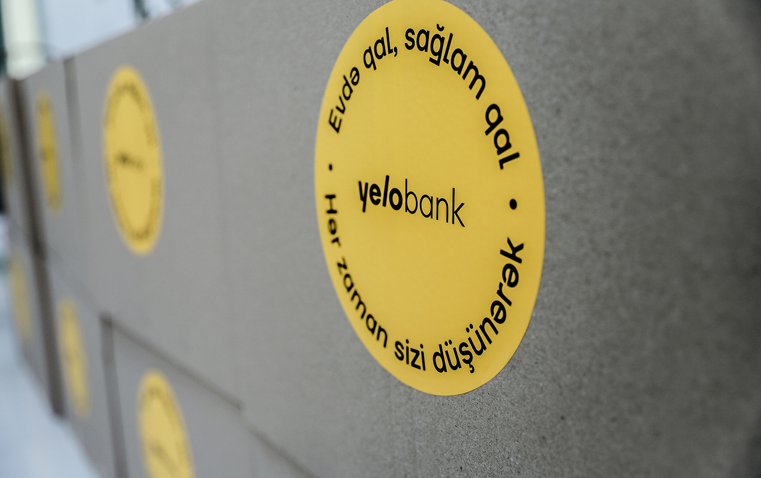 yelo-bank-300-den-cox-aileni-sevindirdi