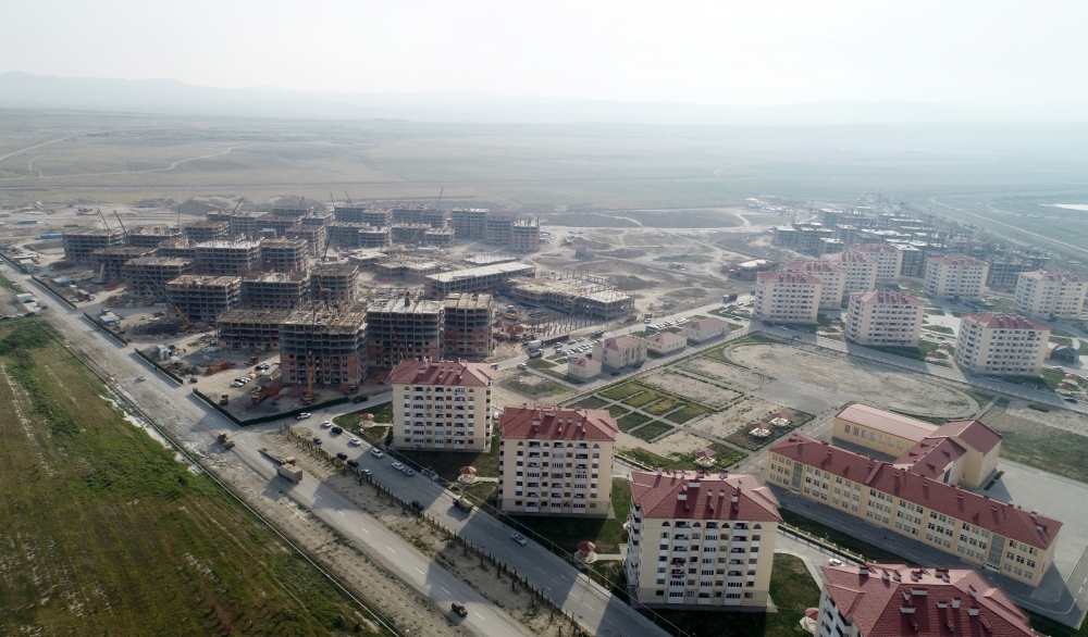 Prezident yataqxanada yaşayanlar üçün tikilən binalarda olub - Fotolar+Yenilənib