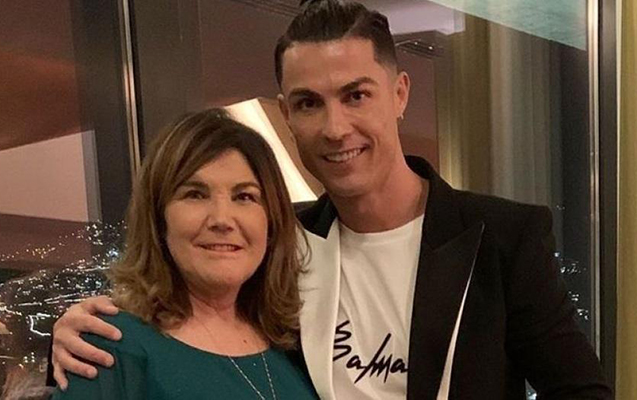 ronaldo-anasina-bahali-masin-hediyye-etdi