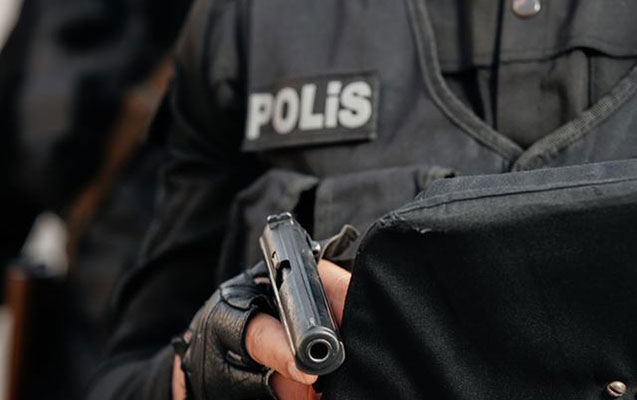 vetendaslari-rusvayedici-melumatlarla-hedeleyen-ata-ve-oglu-hebs-edildi