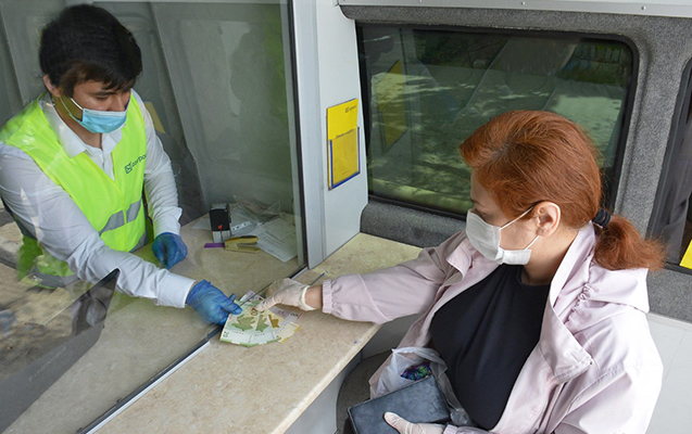 azerpoct-vetendaslara-gosterdiyi-seyyar-xidmeti-davam-etdirir