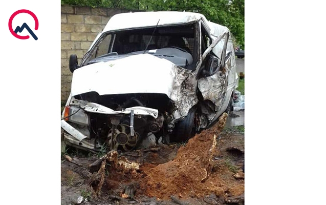 yuk-masini-elektrik-direyine-cirpildi-yaralilar-var