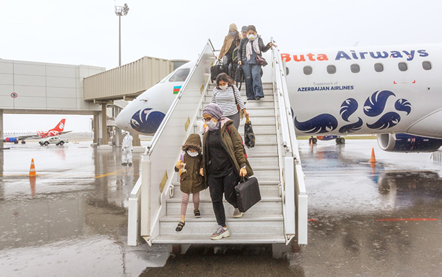 212-azerbaycanli-istanbuldan-bakiya-getirildi