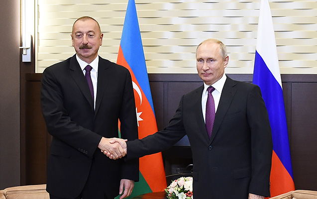 ilham-eliyev-putine-zeng-etdi