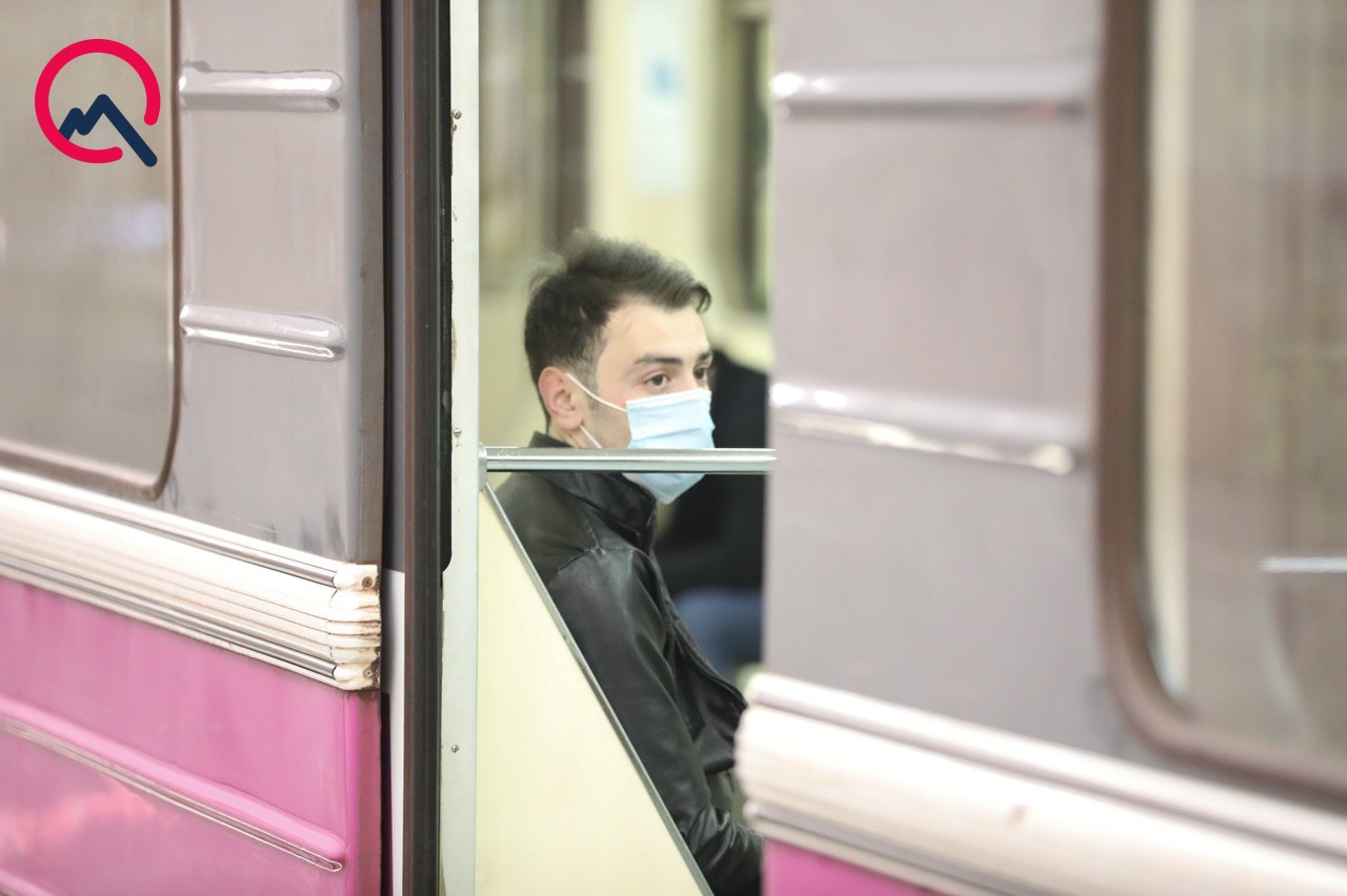 Спустя 39 дней: метро в Баку возобновило работу. Фотографии