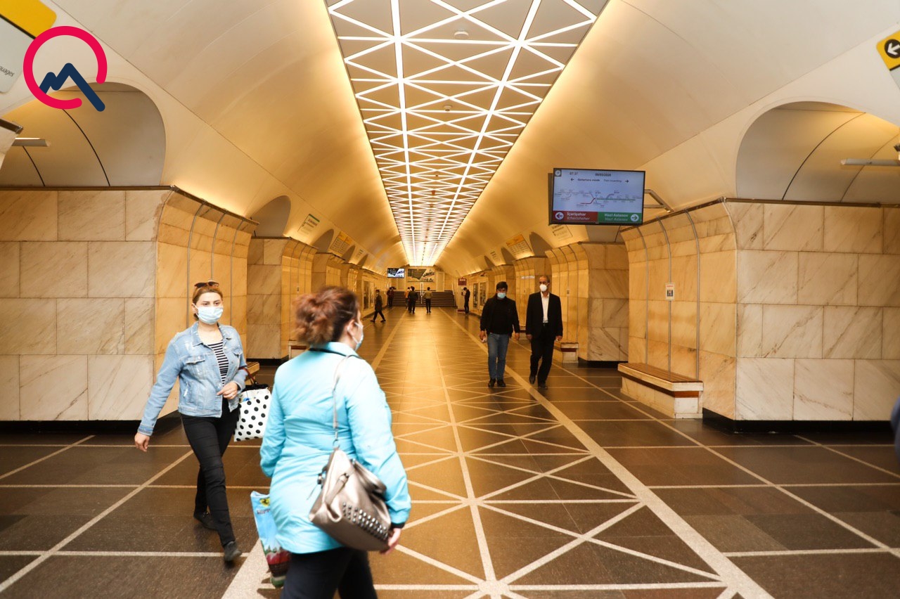 Спустя 39 дней: метро в Баку возобновило работу. Фотографии