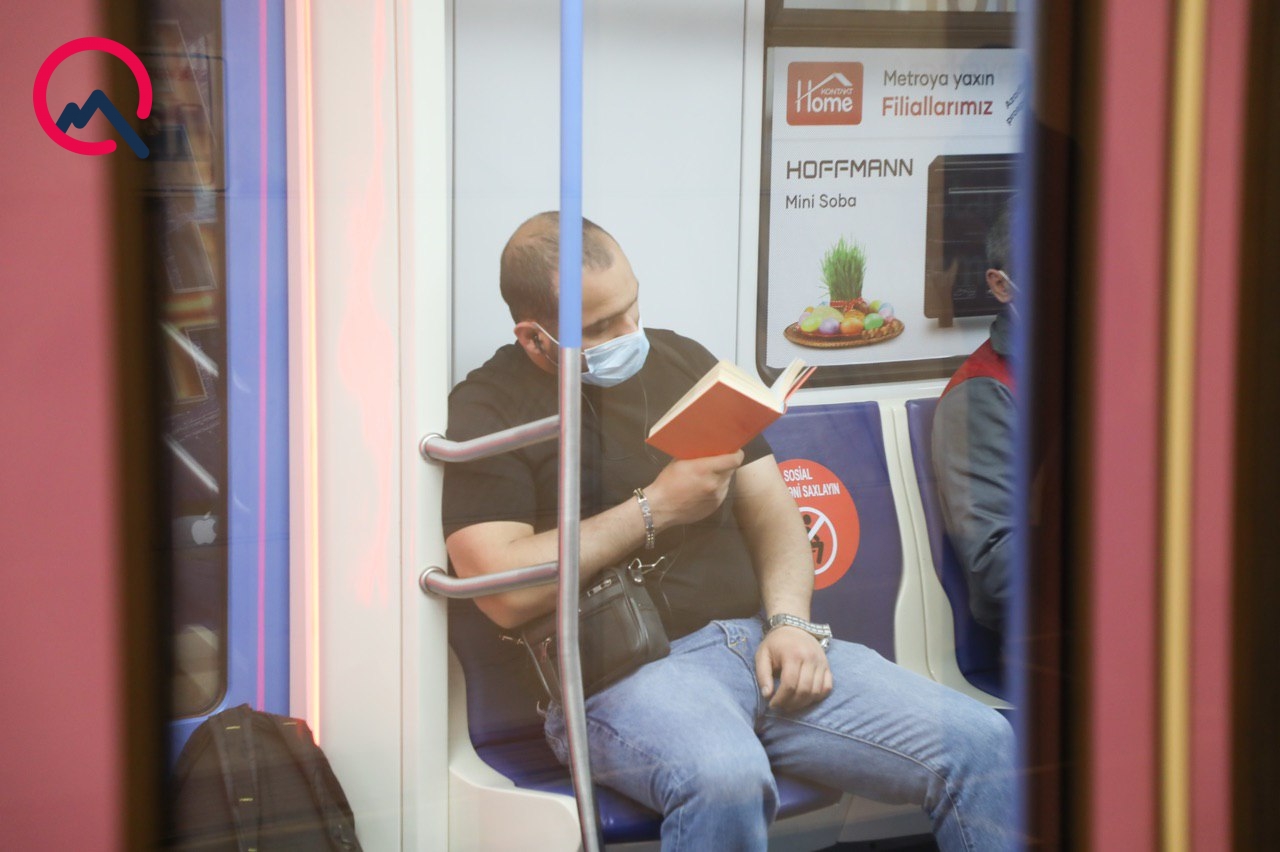 Спустя 39 дней: метро в Баку возобновило работу. Фотографии