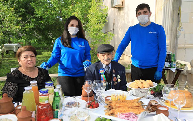 heyder-eliyev-fondu-boyuk-veten-muharibesi-veteranlarini-evlerinde-tebrik-etdi