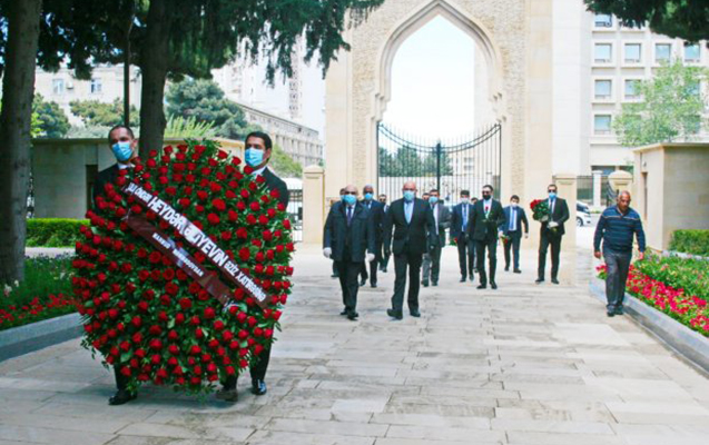 gunay-bank-asc-ve-gunay-sigorta-heyder-eliyevin-mezarini-ziyaret-edib