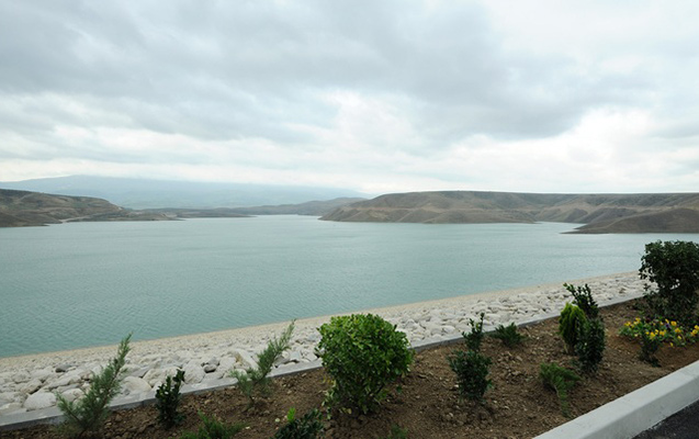 ceyranbatan-su-anbarinda-adam-bogulub
