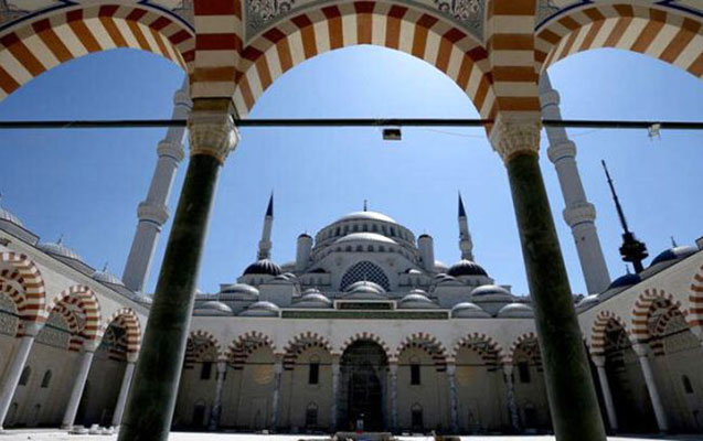 izmir-mescidlerinde-azan-yerine-cao-bella-seslendirildi
