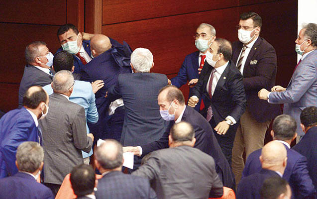 turkiye-parlamentinde-dava-dusdu