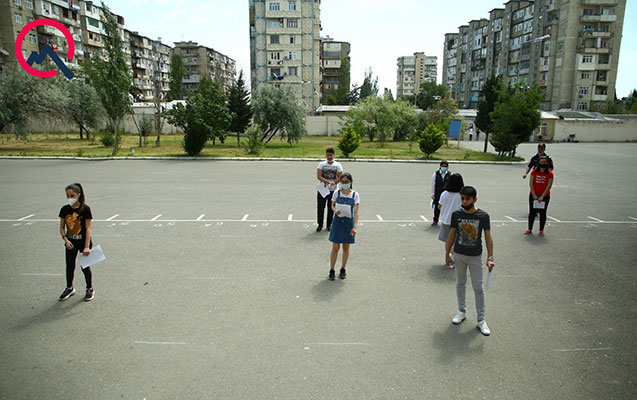imtahana-telefonla-giren-sagird-foto-cekib-paylasdi