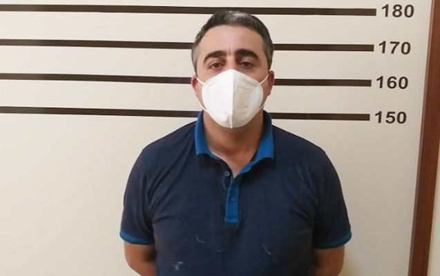 ozunu-yardimci-kimi-teqdim-edib-bicaq-cixardi