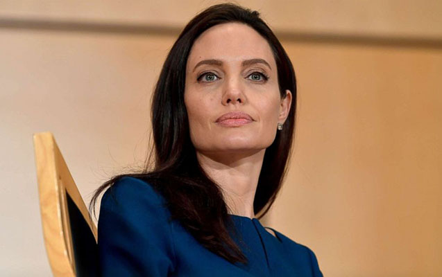 Анджелина Джоли закрыла свой благотворительный фонд