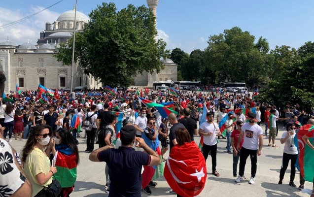 istanbulda-azerbaycana-destek-mitinqi