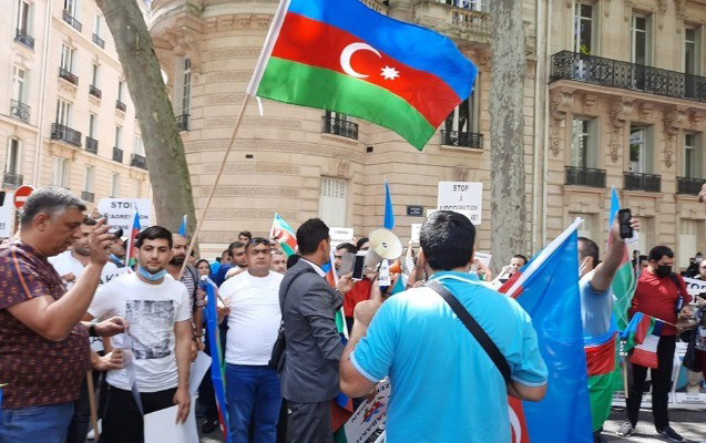 parisde-ermenistanin-texribatlari-eleyhine-aksiya-kecirilib