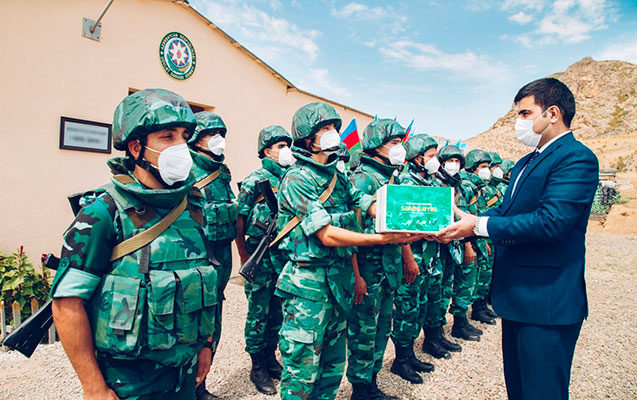 asan-xidmet-ve-azersun-holdinq-serhedcilere-sovqat-hediyye-etdiler