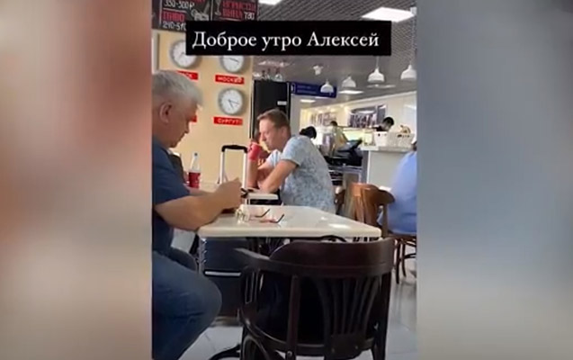 navalniyin-teyyarede-qisqirdigi-anin-videosu-yayildi