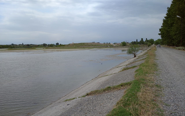 elini-yumaq-isteyirdi-gole-yixilib-boguldu