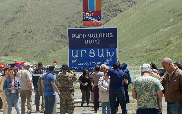 bu-gun-saat-2-den-ermenistan-qarabaga-geden-yollari-bosaldir
