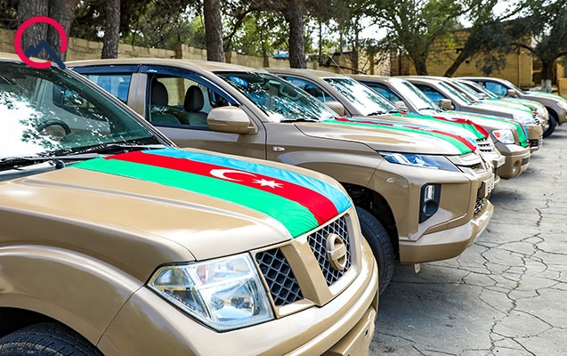 azerbaycan-avtomobil-federasiyasi-orduya-destek-ucun-pikaplari-teqdim-etdi
