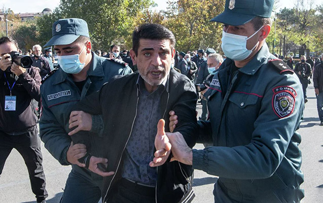 Ermənistanda etirazçılar Paşinyanın istefasını tələb edir, 130 nəfər saxlanıldı