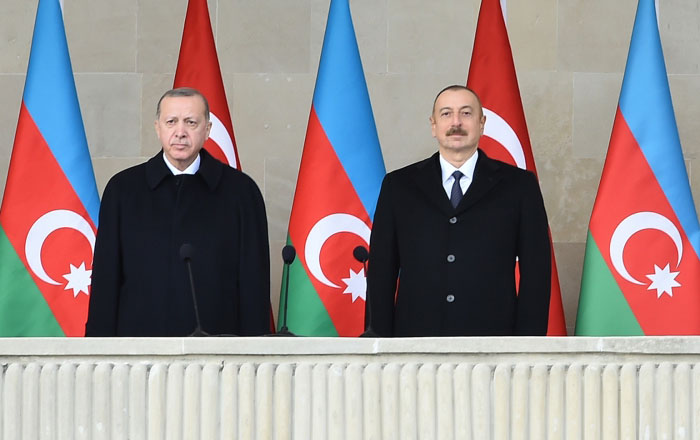 bakida-qelebe-paradi-kecirildi