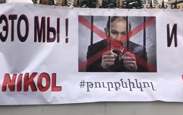 moskvadaki-ermenistan-sefirliyi-qarsisinda-pasinyana-etiraz