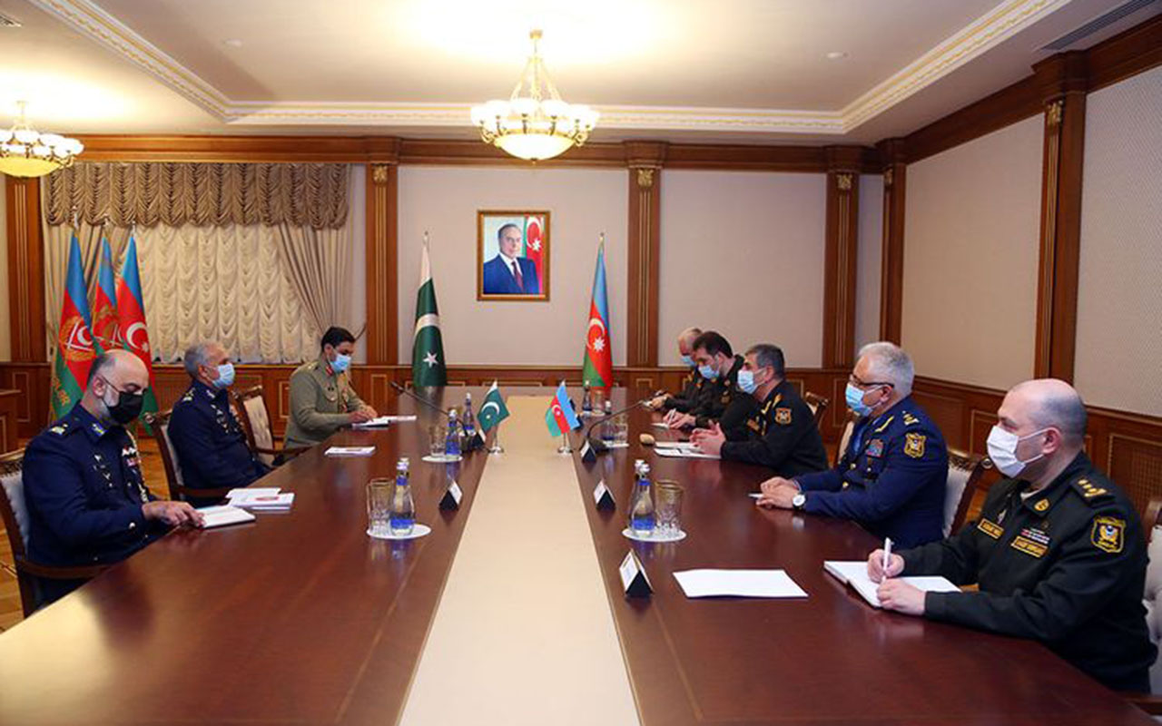azerbaycanla-pakistan-herbi-elaqelerin-genislendirilmesini-muzakire-etdi