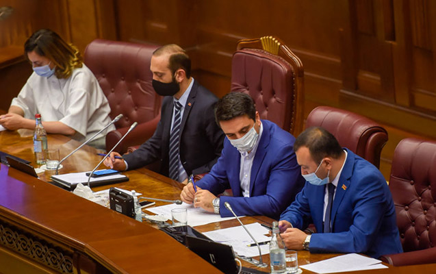 ermenistan-parlamenti-ucterefli-beyanatin-qanuniliyini-muzakire-etmeyecek