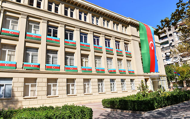 nazirlik-vetendaslarin-qebulunu-dayandirir