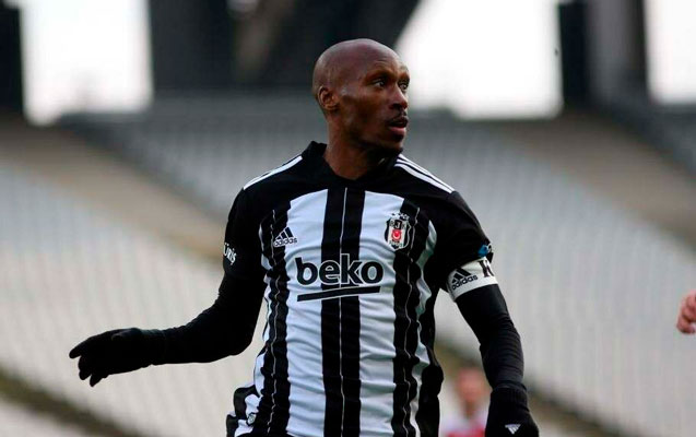 besiktas-38-yasli-futbolcunun-muqavilesini-uzatdi
