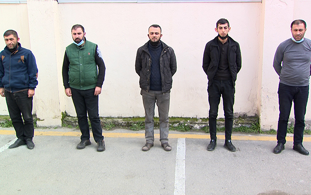 suruculer-taksi-sirketinin-masinlarindan-ogurluq-etdiler