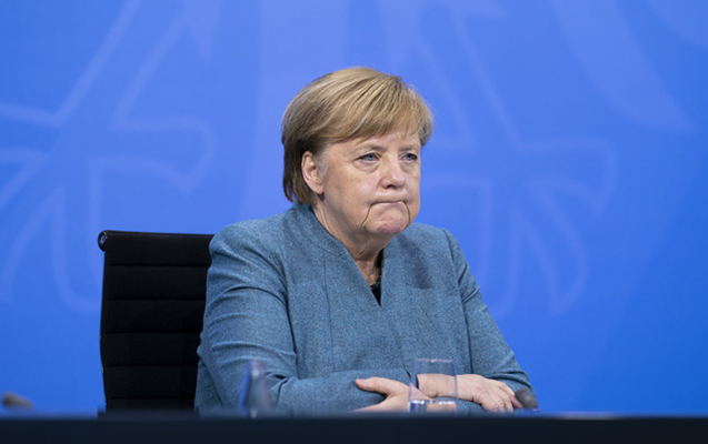 merkel-tenqidlere-cavab-verdi
