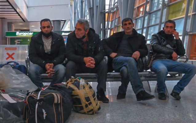 rusiyadan-deportasiya-olunmus-ermeniler-aeroportda-geceleyir
