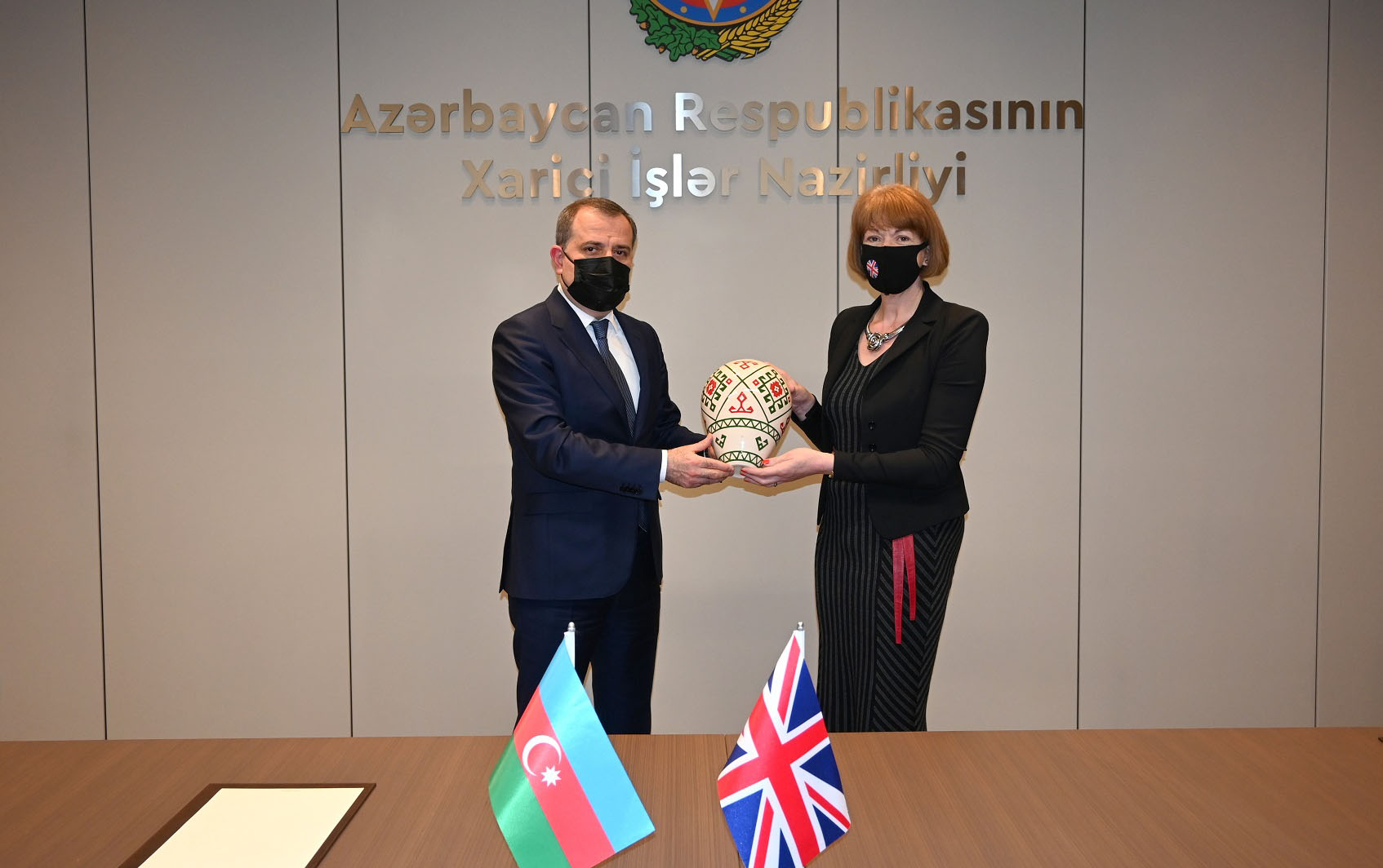 ceyhun-bayramov-britaniyali-nazirle-beyanatlari-muzakire-etdi