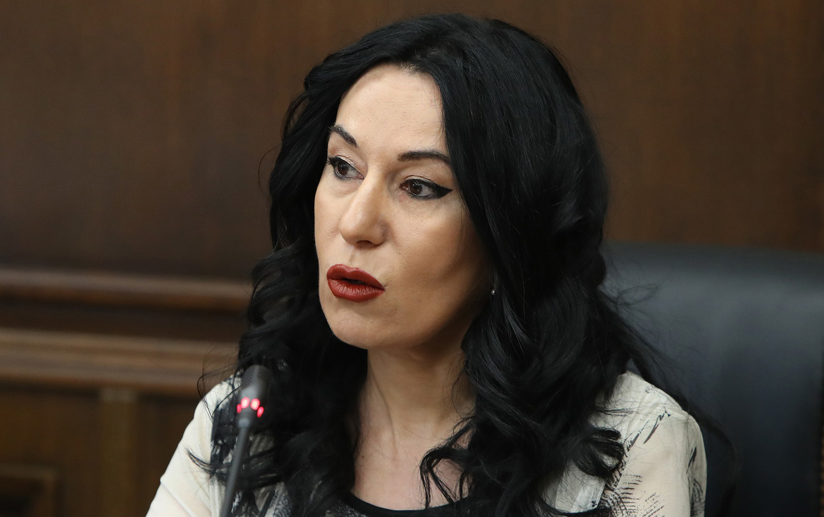 pasinyan-zohrabyani-bu-suradan-da-uzaqlasdirdi