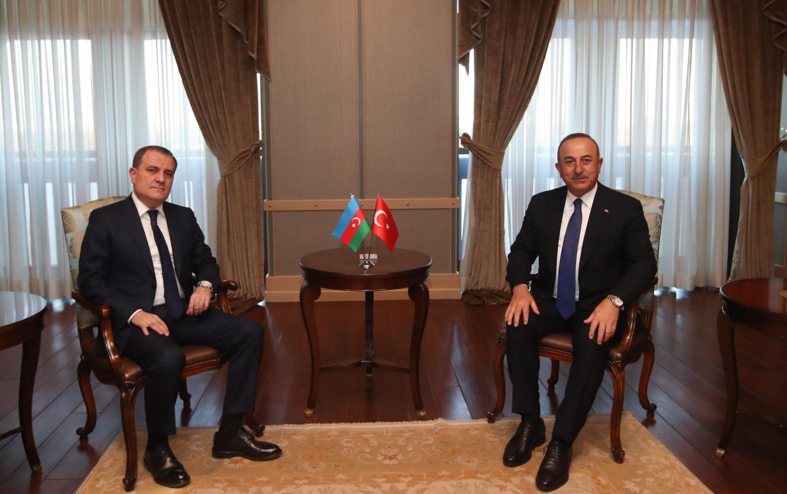 ceyhun-bayramov-cavusoglu-ile-de-gorusdu