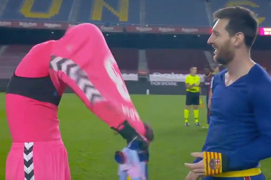 messi-bu-qapicidan-formasini-istedi