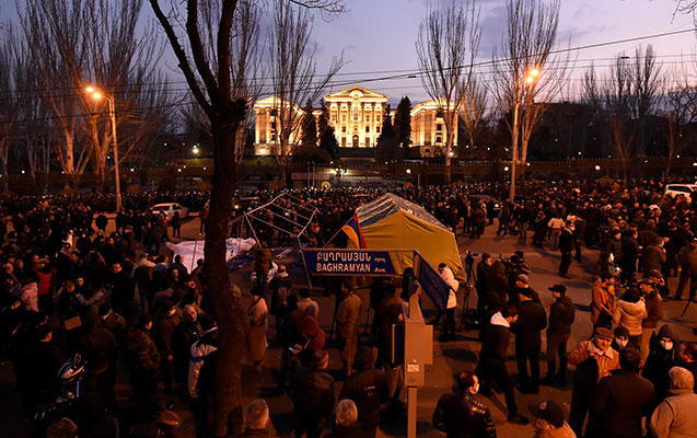 yerevanda-muxalifetin-mitinqi-basa-catib